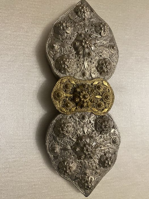 Сребърна филигранова пафта с позлата