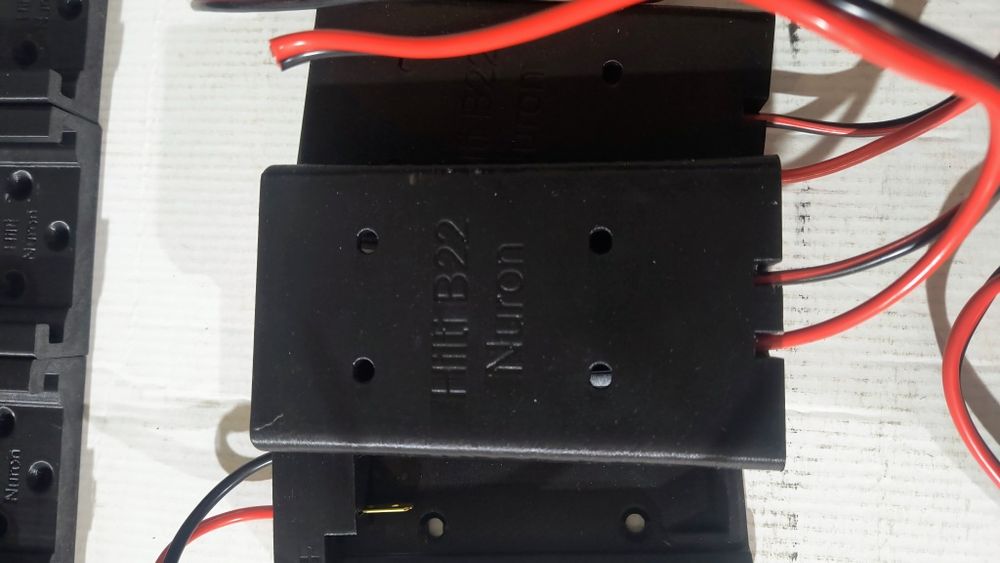 Адаптери и стойки за батерии Hilti