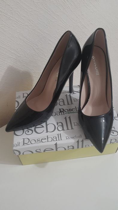 Продам женские туфли