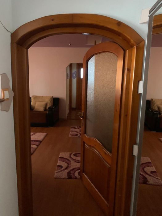 Vând apartament mobilat