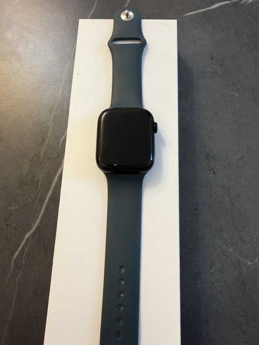 Apple watch 9 series, 45 mm aluminium & ceramic case