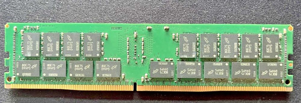 Micron 32GB DDR4 2666MHz RDIMM ECC (MTA36ASF4G72PZ) Memorie Server