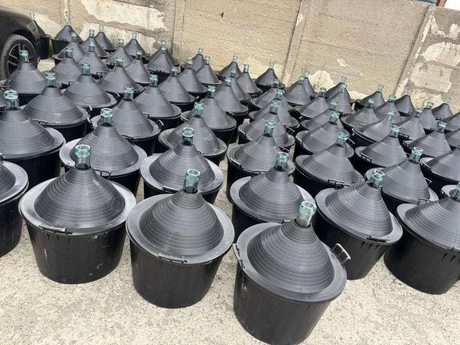 Damigeana din sticlă cu coș din plastic .5L, 10L, 15L, 25L,54L.