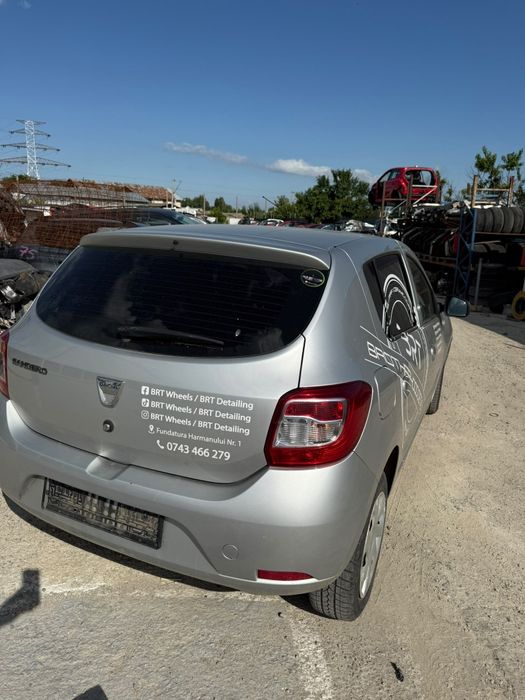 Dezmembrez Dacia Sandero 1.2i 1.5dci