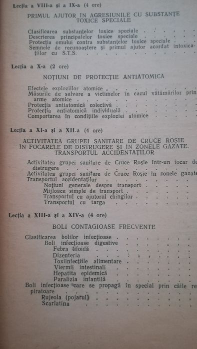 Manual pentru echipierii sanitari din orase. Crucea rosie 1959