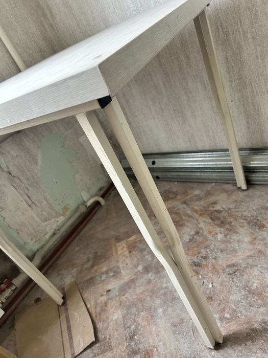 Срочно продается стол и два табурета в подарок