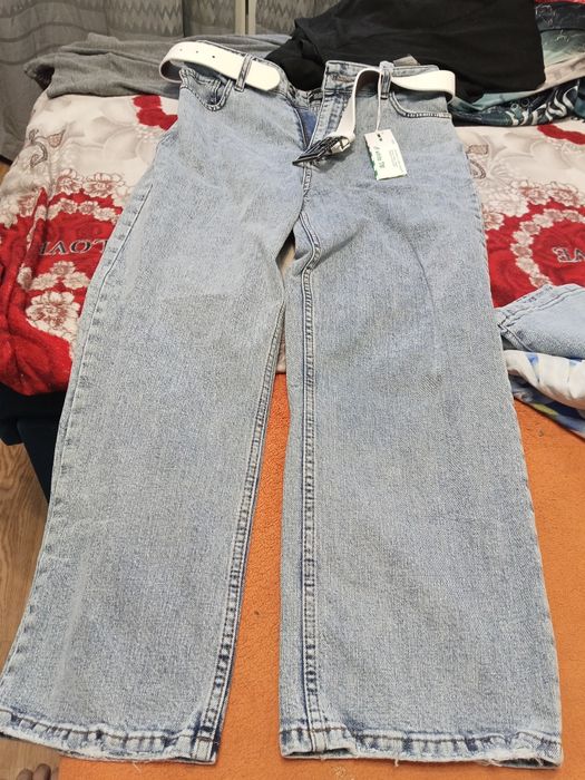 Продаю женские джинсы