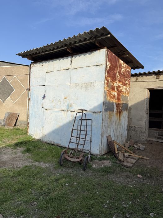 Будка железный вагончик