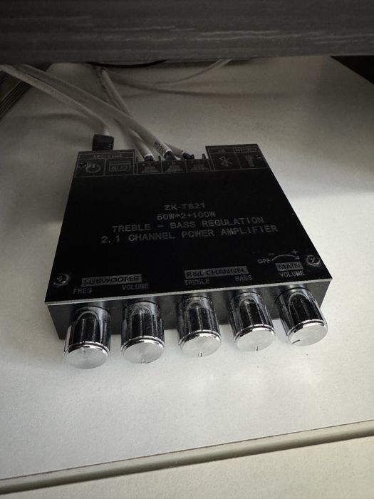 Sistem audio Bluetooth cu statie, sursa si subwoofer