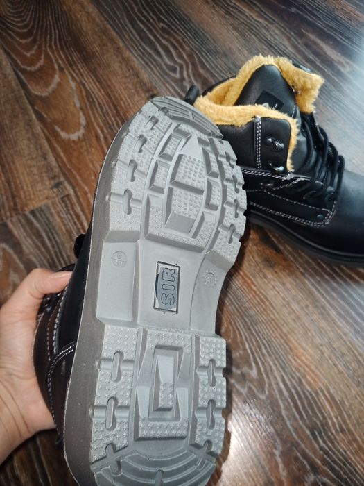 Продам новую спецобувь