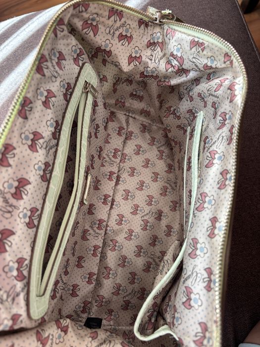 Дамска оригинална чанта на Guess