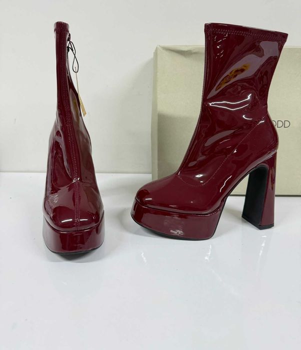 Even Odd High heeled