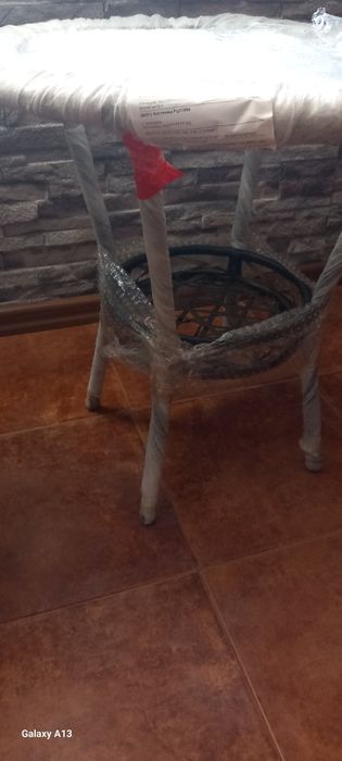 Продавам нова ратанова маса с 2 ратанови стола.