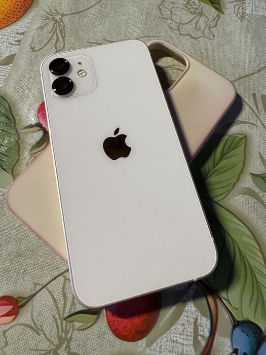 Iphone 12 64гб бял