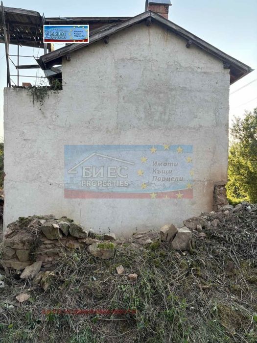 Къща в с. Зелениград 75 м² и двор 390 м²