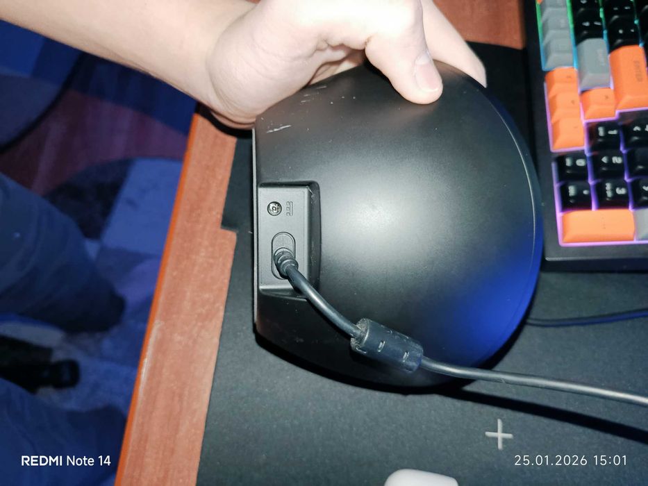 Camera video conferințe Logitech cu cabluri și accesorii incluse