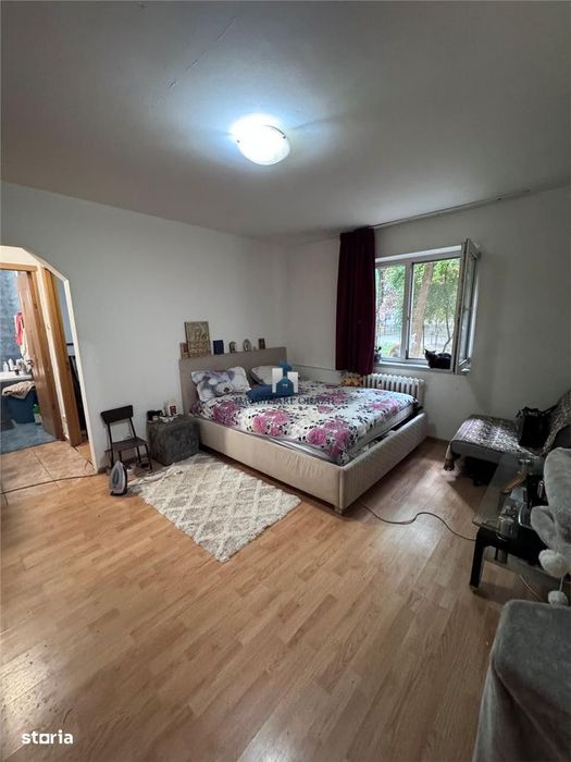 Apartament 2 camere Semidecomandat cf 2 Piata Resita
