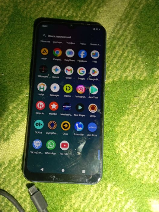 VIVO V2026 в хорошем состоянии. Бесстыщие царапин. Полностью весь целы