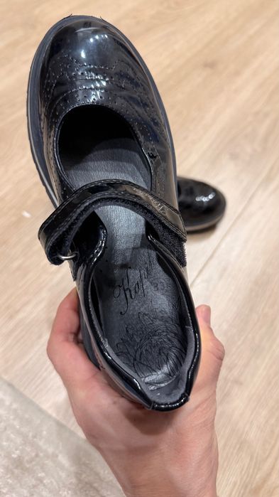 Продам детские туфли