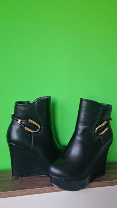 Стилни къси боти