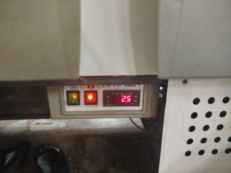 Продам холодильную ветрину