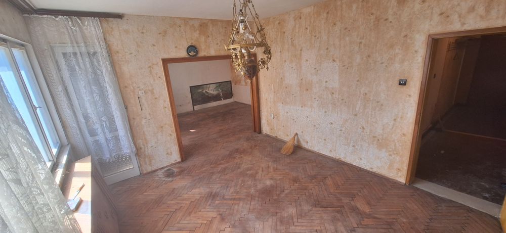 Продава се Четиристаен апартамент в Варна, ХЕИ - 102 кв.м за 961 €/кв.м - Снимка #2