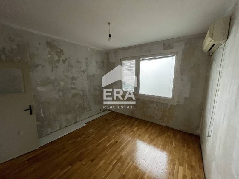 Двустаен апартамент за продажба, с отделна кухня, в кв. Младост 2, Вар