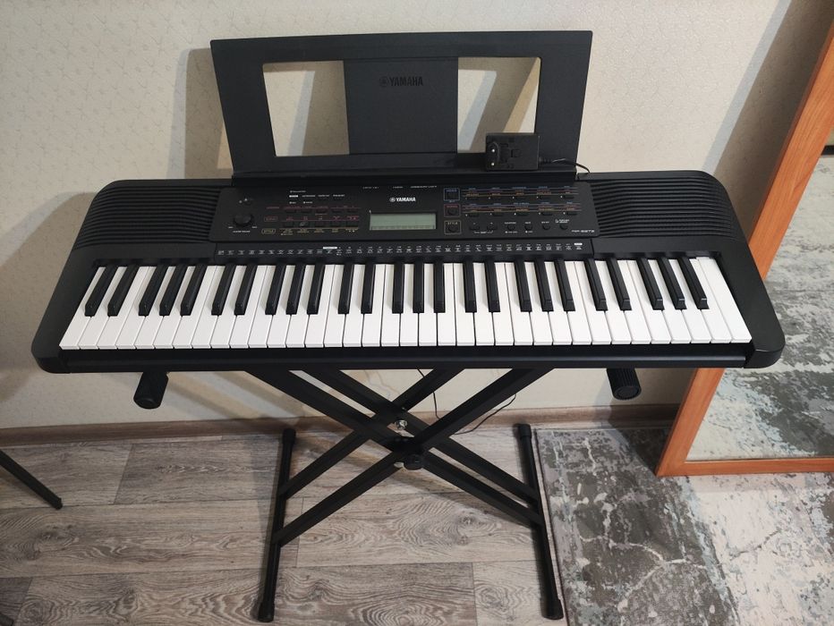 Синтезатор Yamaha PSR-E273 с подставкой