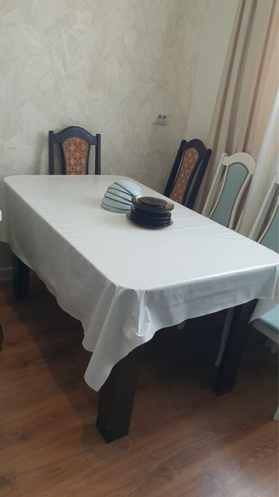 Продам стол коричневый