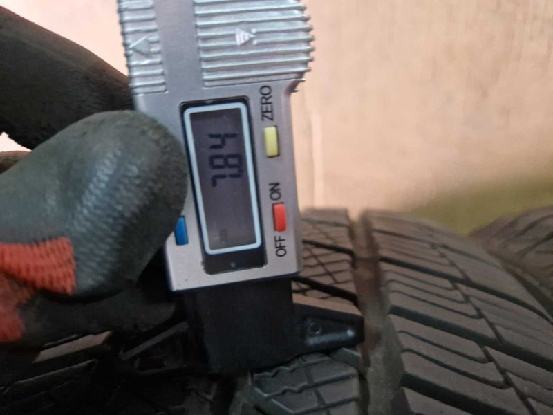 4 Barum R17 215/60
зимни гуми DOT2620