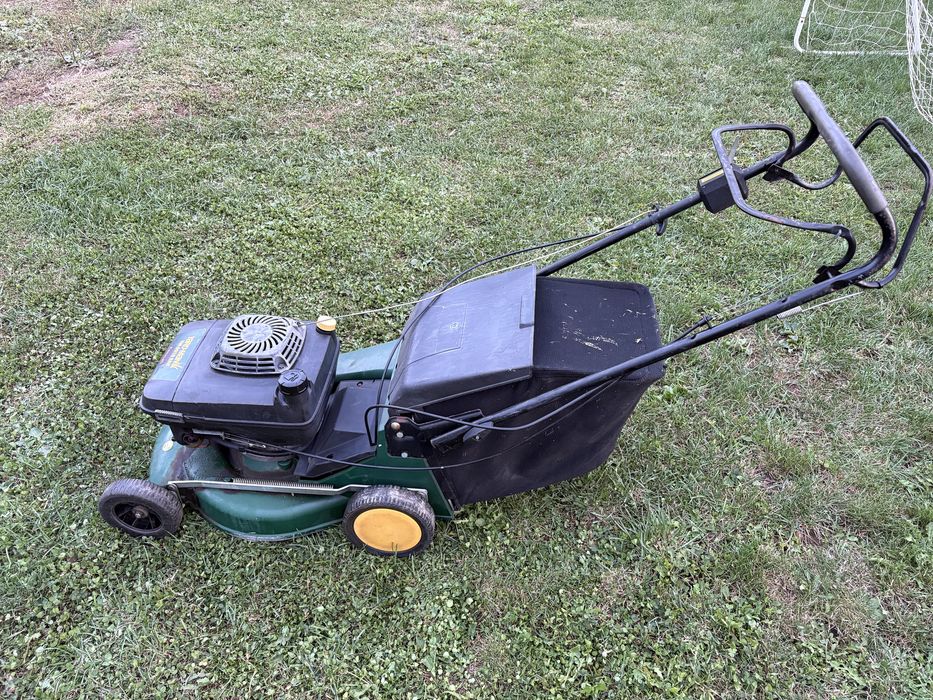 Mașină de tuns iarba Yard-Man YM 6018 SAK – Kawasaki, autopropulsată, cu coș
