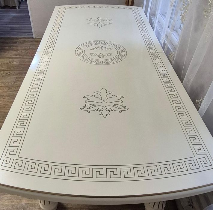 Продам Стол в хорошем  качестве