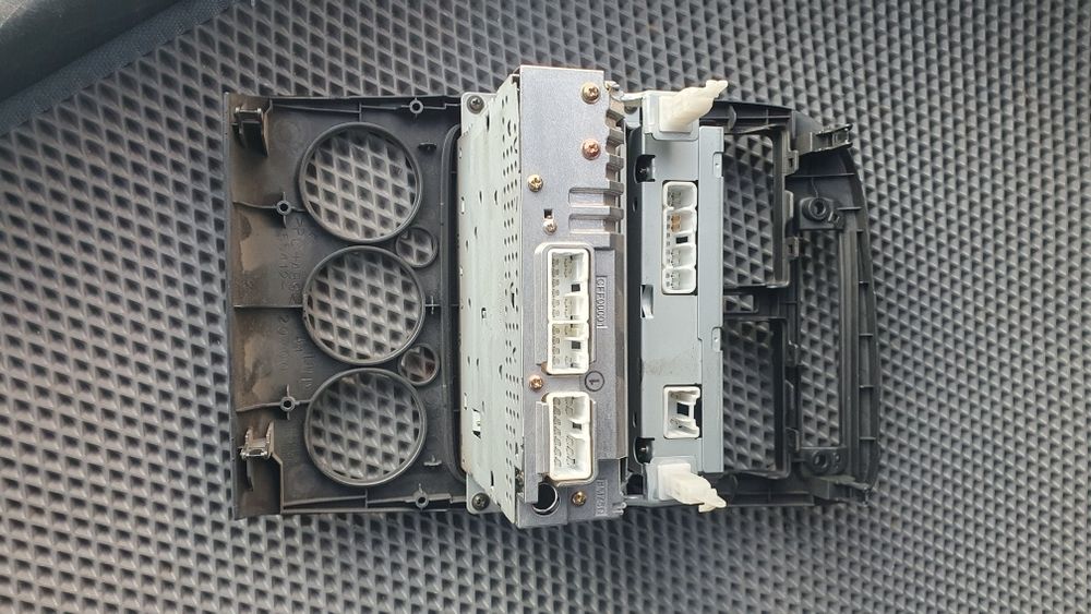 Продам панель авенсис