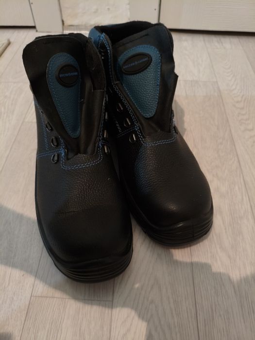 Ботинки состяние:новый
