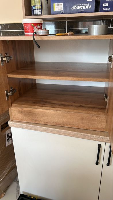 Тумбочка с вешалкой