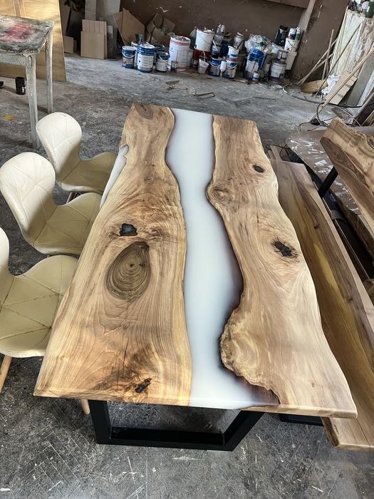 Плотове за трапезна маса от дърво и епоксидна смола