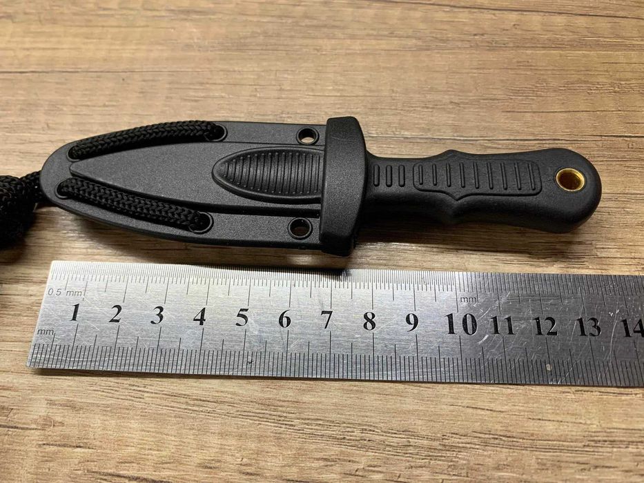 Здрав и компактен нож за врат лов ,риболов , къмпинг ,туризъм подарък