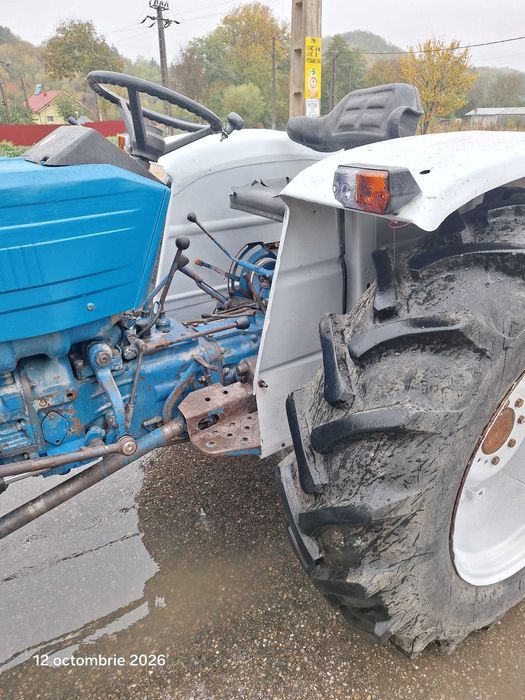 Tractor Universal 600, servodirectie, 4x4