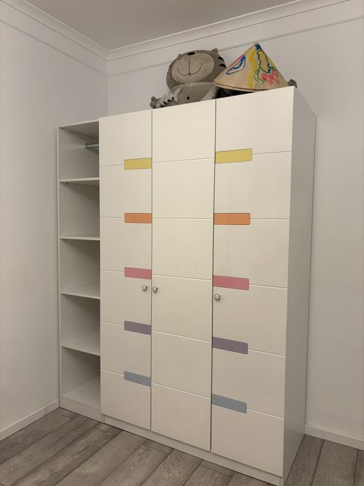 Угловой детский стол и шкаф