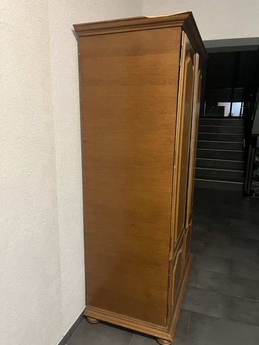 Dulap din lemn masiv