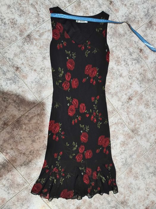 Официална рокля на червени рози,размер  36