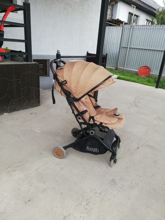 Детская прогулочная коляска