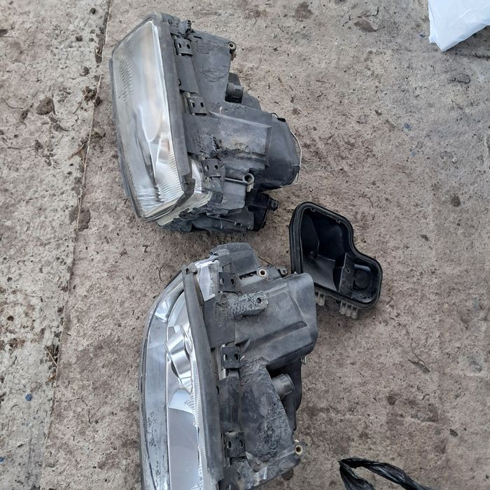 Продаю оригенал фары ауди 100 с4