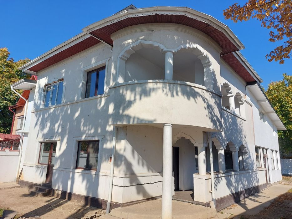 Afumați IF - casă/vilă mare, cu 8 dormitoare, 7 băi, amplasată pe DN 2