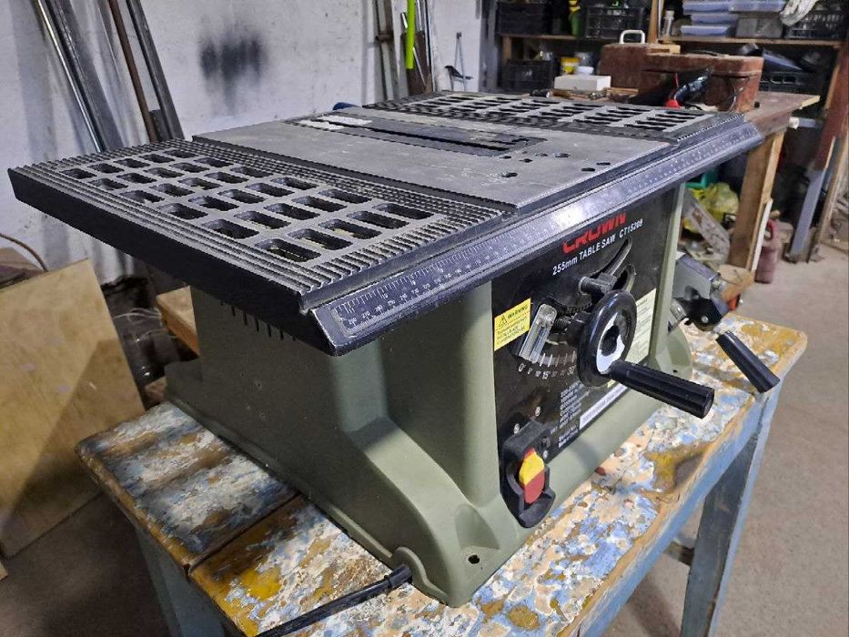 циркулярная пила CROWN 255 mm CT 15209