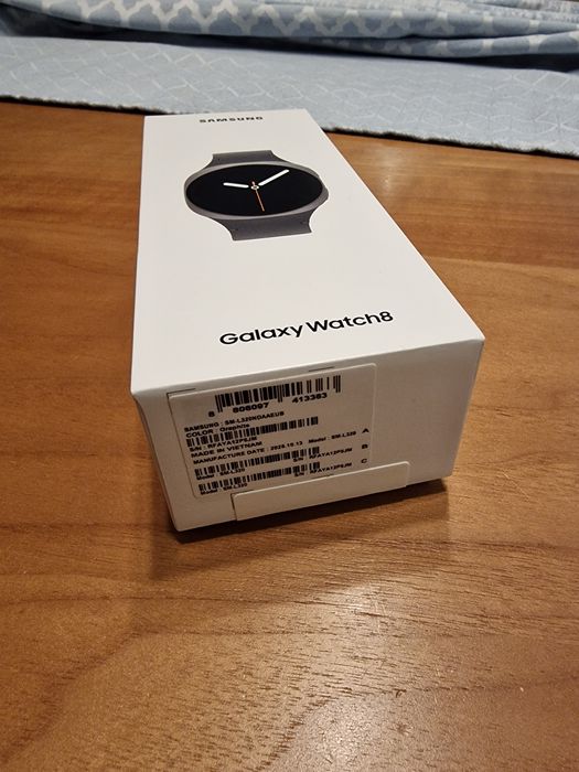 Чисто нов смарт часовник Samsung Galaxy Watch8 40mm с кутия