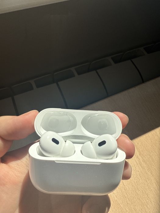 Airpods pro 2 оригинал с коробкой и с ушными заменителями
