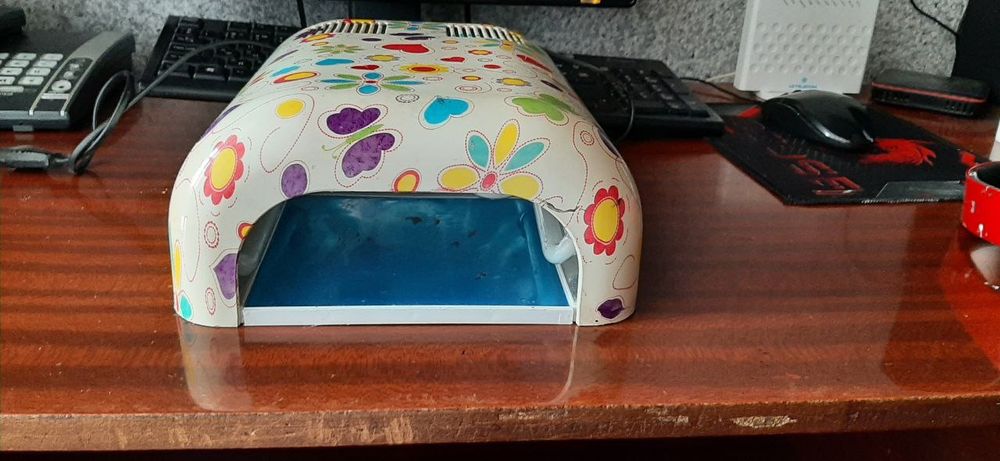 УФ лампа для маникюра