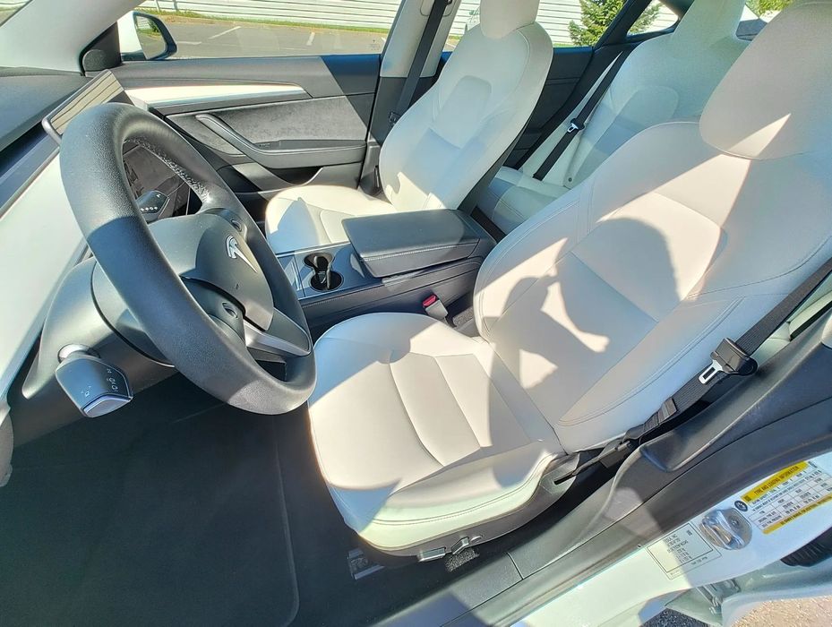 Tesla Model 3 Tesla model 3 long range dual motor interior alb