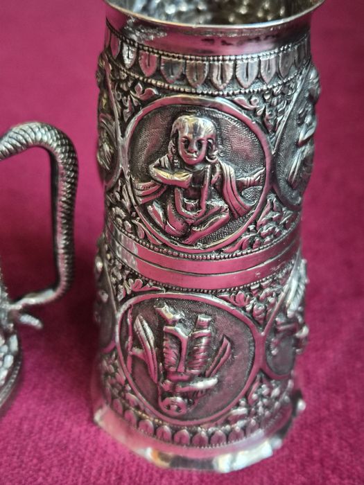 Сребърни чаши Стара Персия с божества